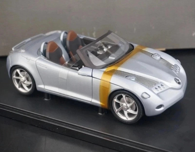 [OEM] 1:18 Mercedes-Benz 2000 SLA Vision Silver Model Car Die-Cast