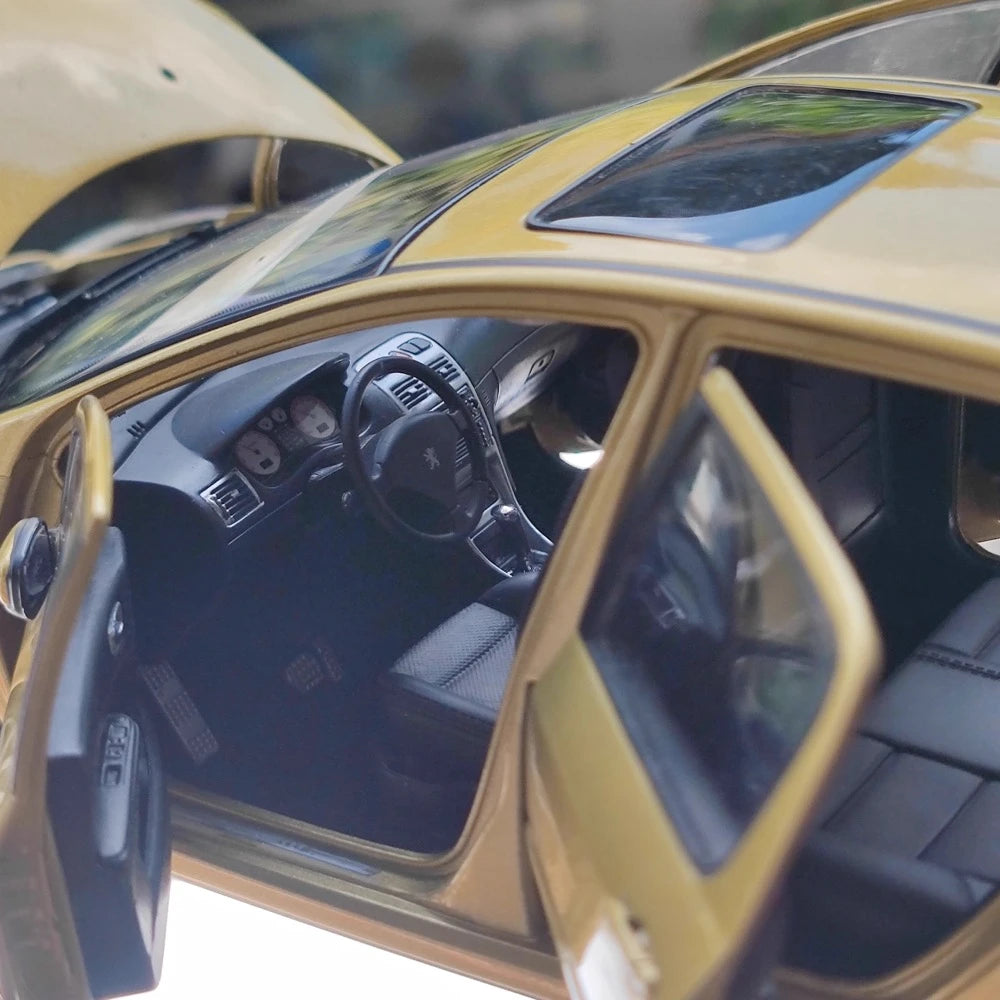 [OEM] 1:18 Peugeot 2006 307 Gold Model Car Die-Cast