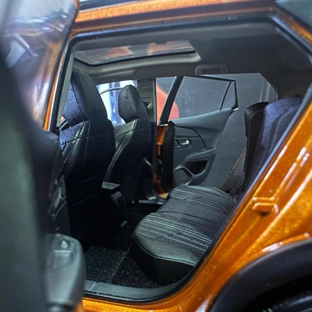 [OEM] 1:18 Peugeot 2020 2008 Orange Model Car Die-Cast
