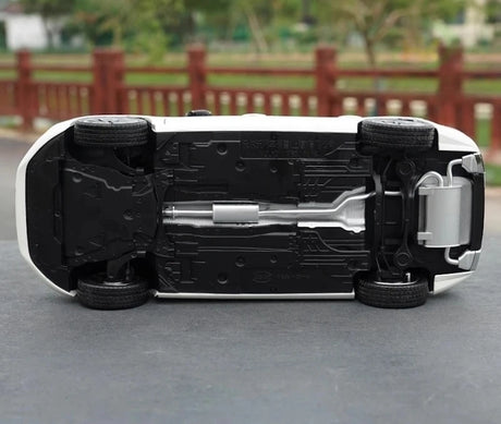 [OEM] 1:18 Volvo 2014 V60 White Model Car Die-Cast