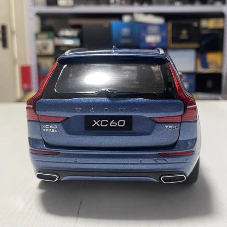 [OEM] 1:18 Volvo 2018 XC60 R-Design Blue Model Car Die-Cast