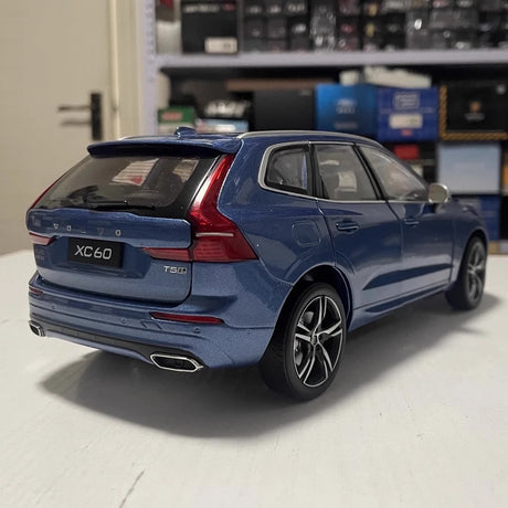 [OEM] 1:18 Volvo 2018 XC60 R-Design Blue Model Car Die-Cast
