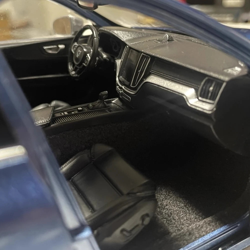 [OEM] 1:18 Volvo 2018 XC60 R-Design ブルー モデルカー Die-Cast