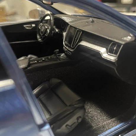 [OEM] 1:18 Volvo 2018 XC60 R-Design Blue Model Car Die-Cast