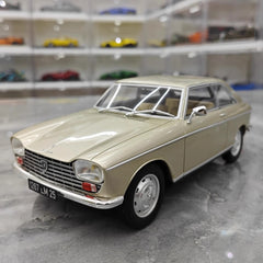 [OTTO] 1:18 Peugeot 1965 204 oro modellino di auto resina