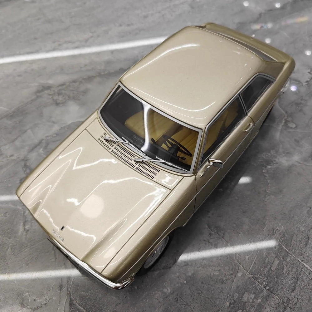 [OTTO] 1:18 Peugeot 1965 204 oro modellino di auto resina