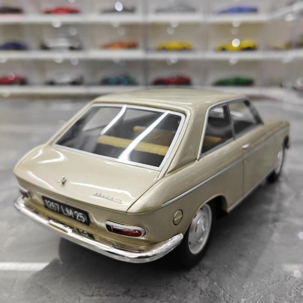 [OTTO] 1:18 Peugeot 1965 204 oro modellino di auto resina