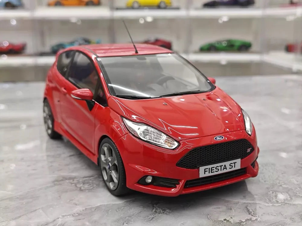 [OTTO] 1:18 Ford 2013 Fiesta MK7 ST Red Model Car Resin