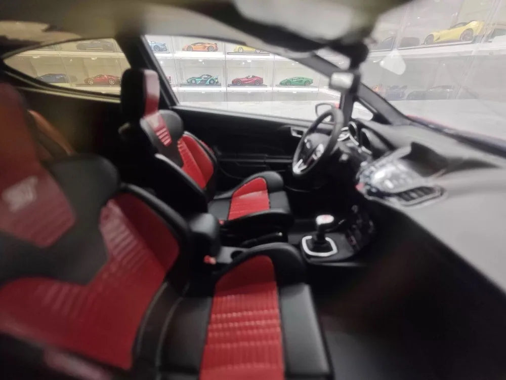 [OTTO] 1:18 Ford 2013 Fiesta MK7 ST Red Model Car Resin