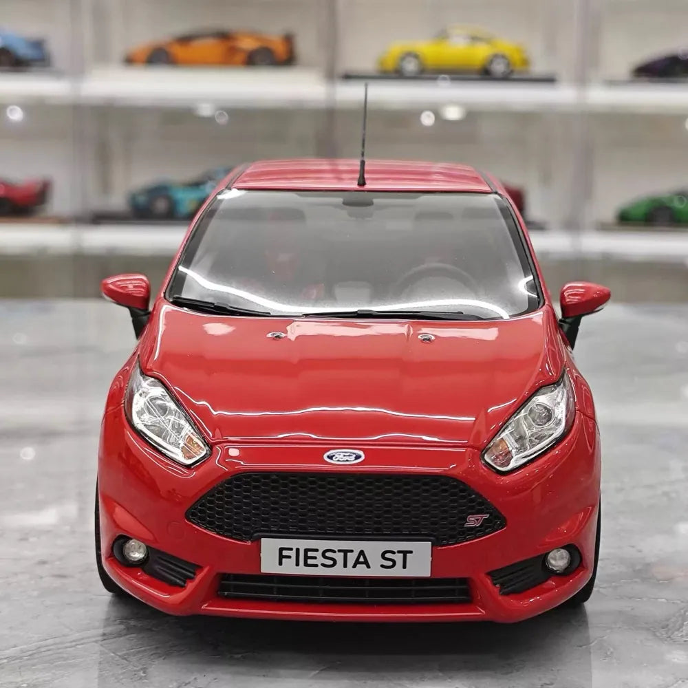 [OTTO] 1:18 Ford 2013 Fiesta MK7 ST Red Model Car Resin