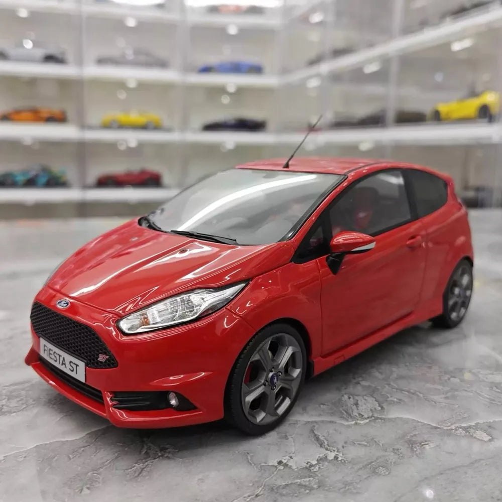 [OTTO] 1:18 Ford 2013 Fiesta MK7 ST Red Model Car Resin