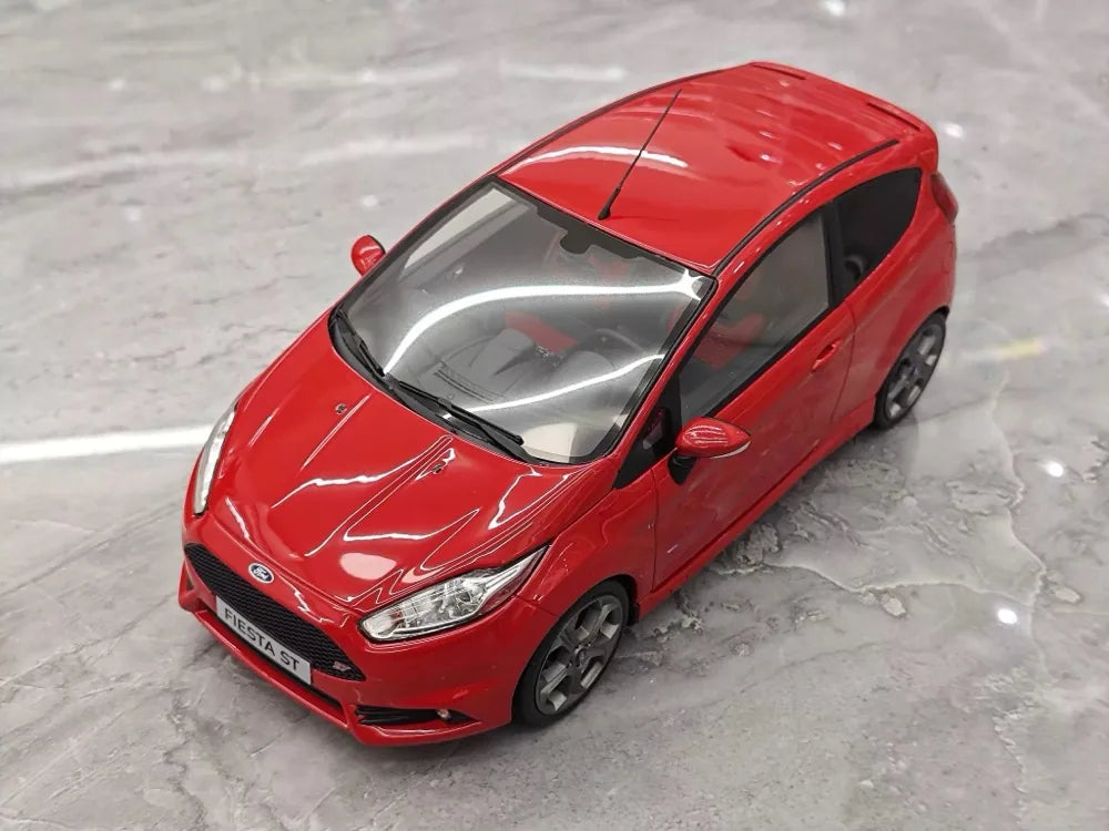 [OTTO] 1:18 Ford 2013 Fiesta MK7 ST Red Model Car Resin