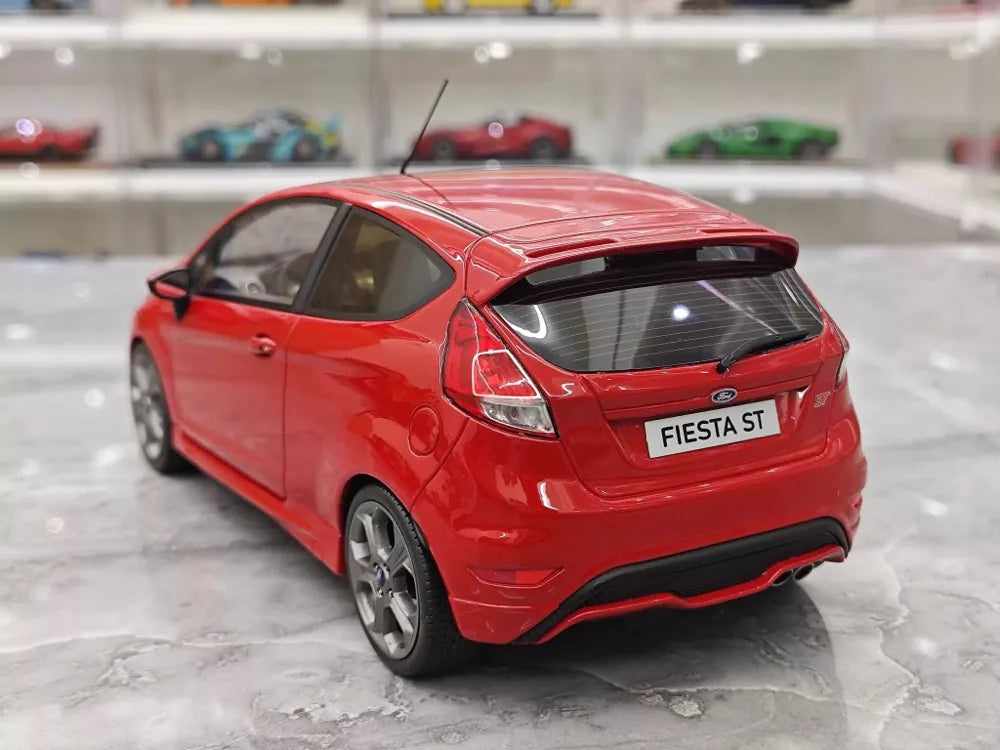 [OTTO] 1:18 Ford 2013 Fiesta MK7 ST Red Model Car Resin