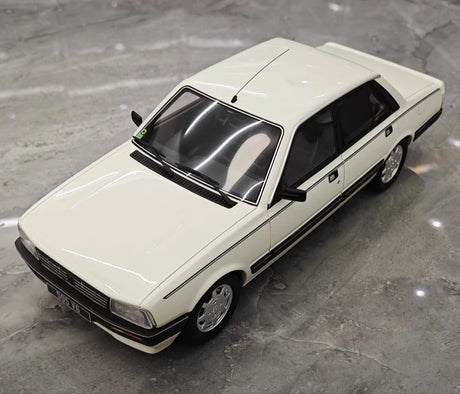 [OTTO] 1:18 Peugeot 1989 505 V6 White Model Car Resin