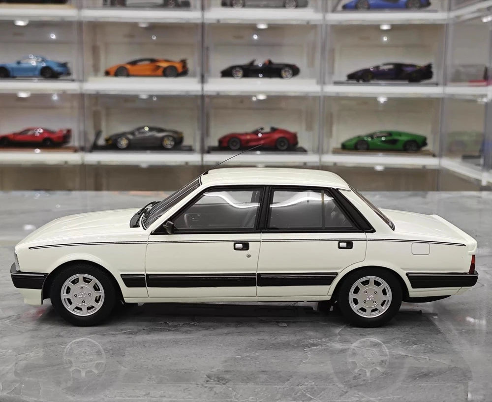 [OTTO] 1:18 Peugeot 1989 505 V6 White Model Car Resin