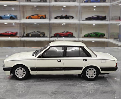 [OTTO] 1:18 Peugeot 1989 505 V6 White Model Car Resin