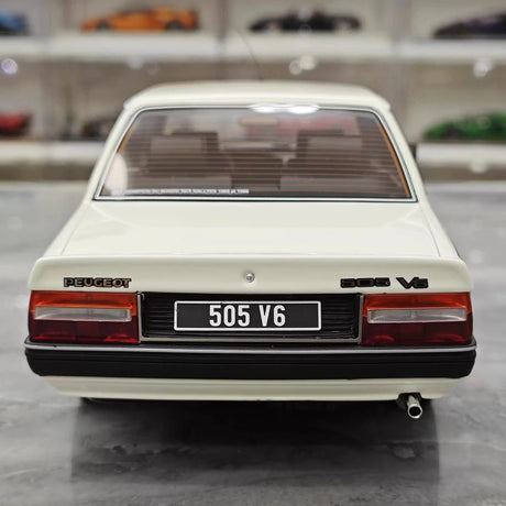 [OTTO] 1:18 Peugeot 1989 505 V6 White Model Car Resin