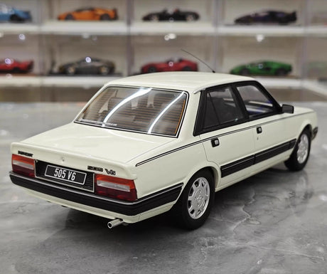 [OTTO] 1:18 Peugeot 1989 505 V6 White Model Car Resin