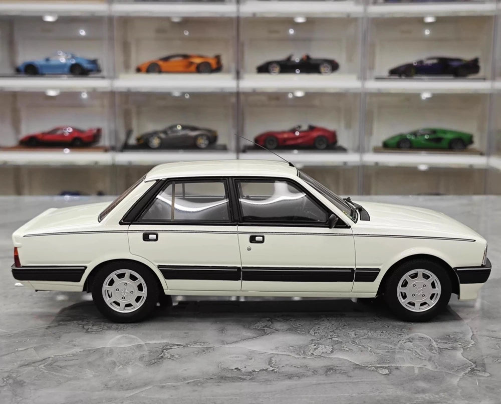 [OTTO] 1:18 Peugeot 1989 505 V6 White Model Car Resin
