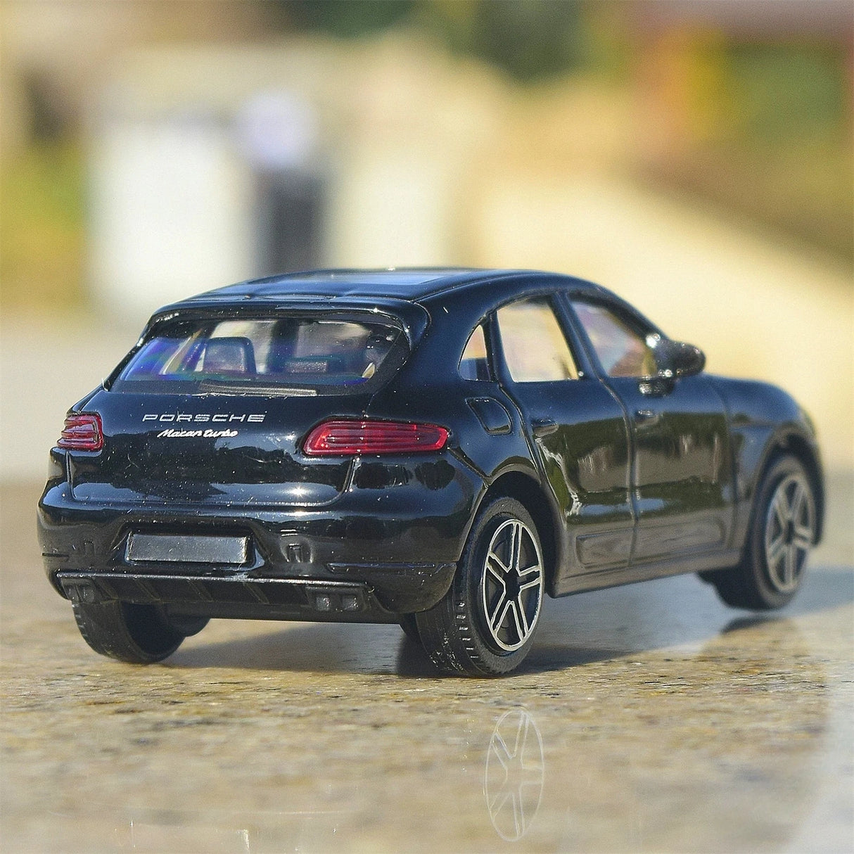 Porsche 2014 Macan 1:43 negra – Modelo de Metal Fundido