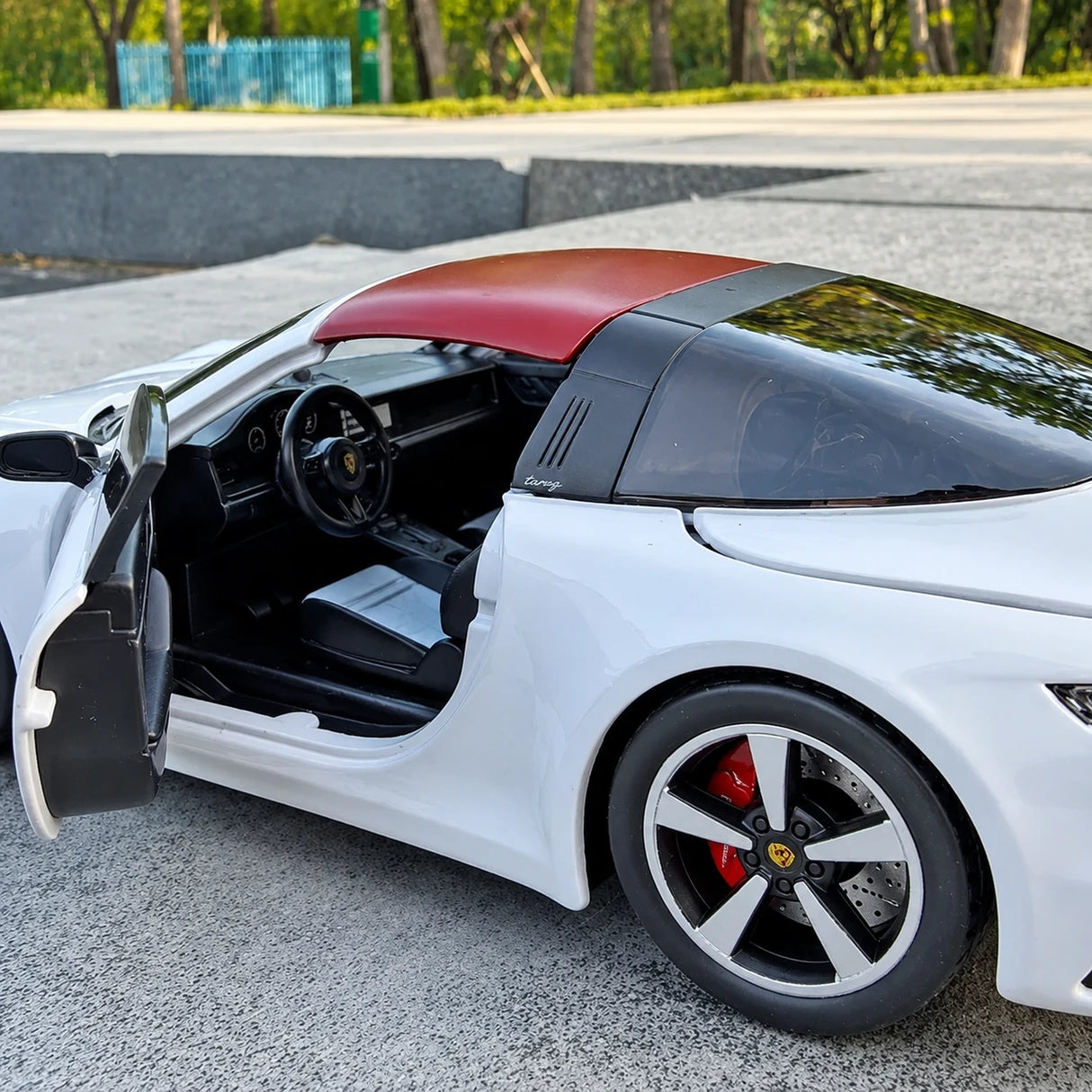 Porsche 2020 911 Carrera Cabriolet vit 1:32 – pressgjuten visningsmodell