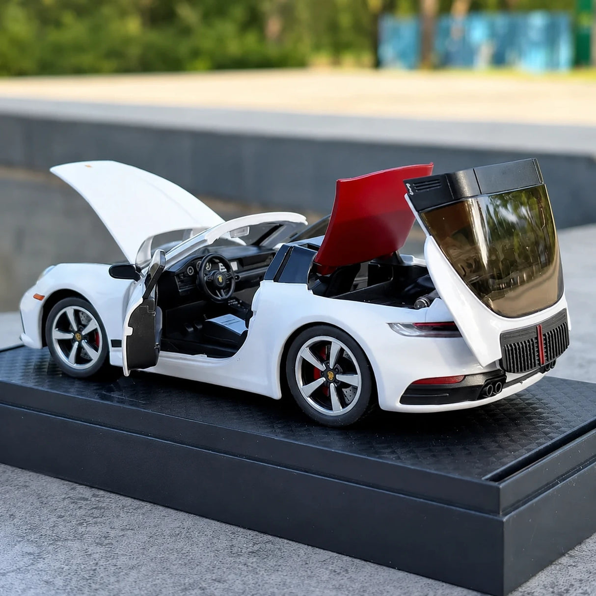 Porsche 2020 911 Carrera Cabriolet vit 1:32 – pressgjuten visningsmodell