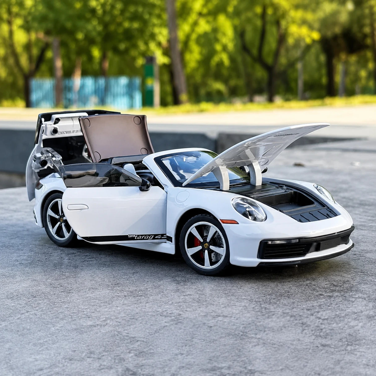 Porsche 2020 911 Carrera Cabriolet vit 1:32 – pressgjuten visningsmodell