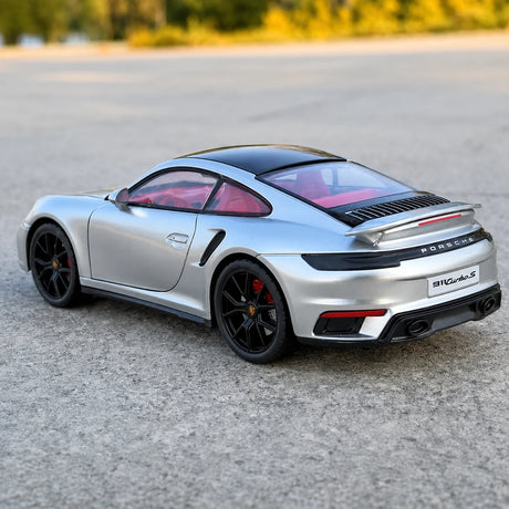 Porsche 2021 911 Turbo S zilver 1:24 – diecast displaymodel