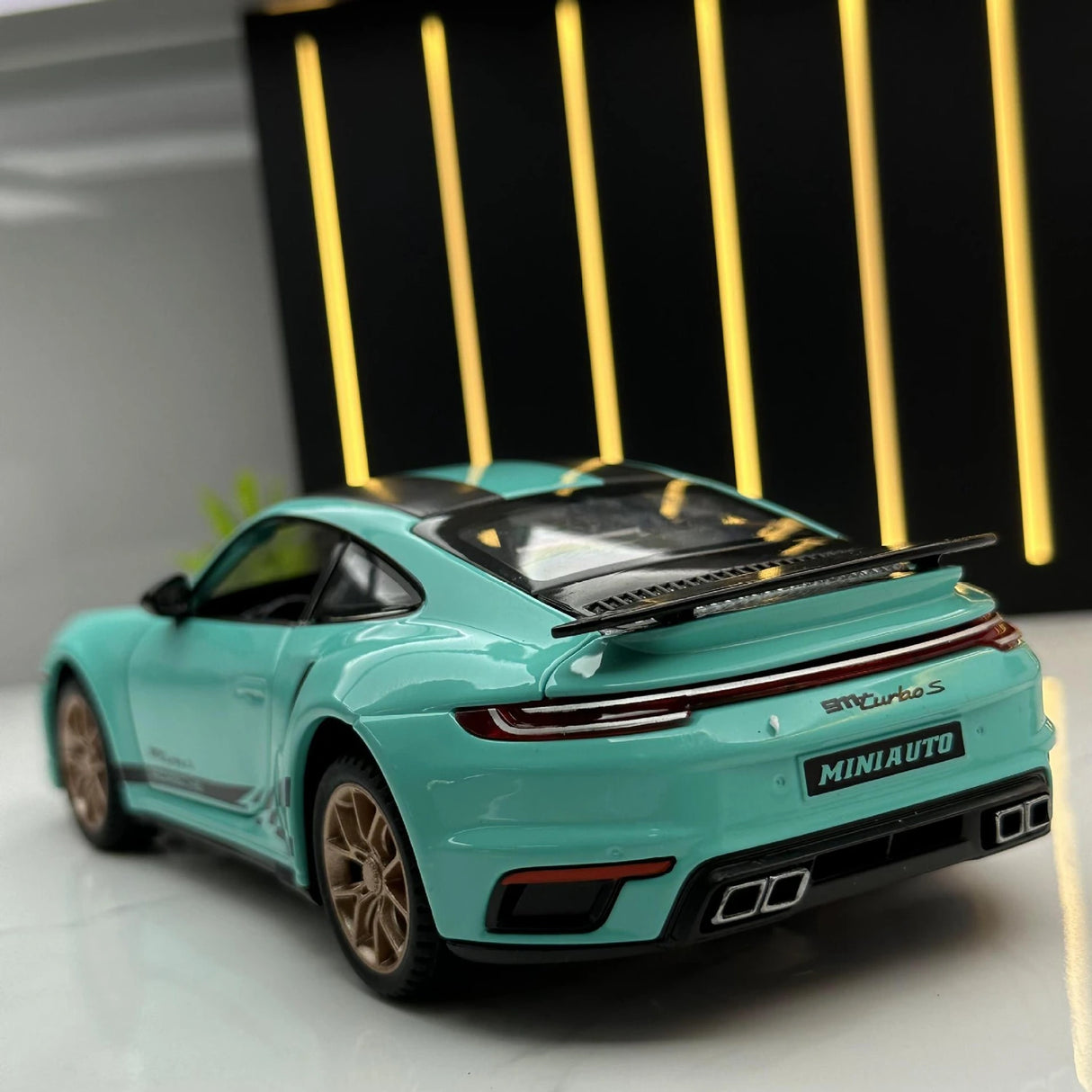 Porsche 2021 911 Turbo S Tiffany blauw 1:24 – diecast displaymodel