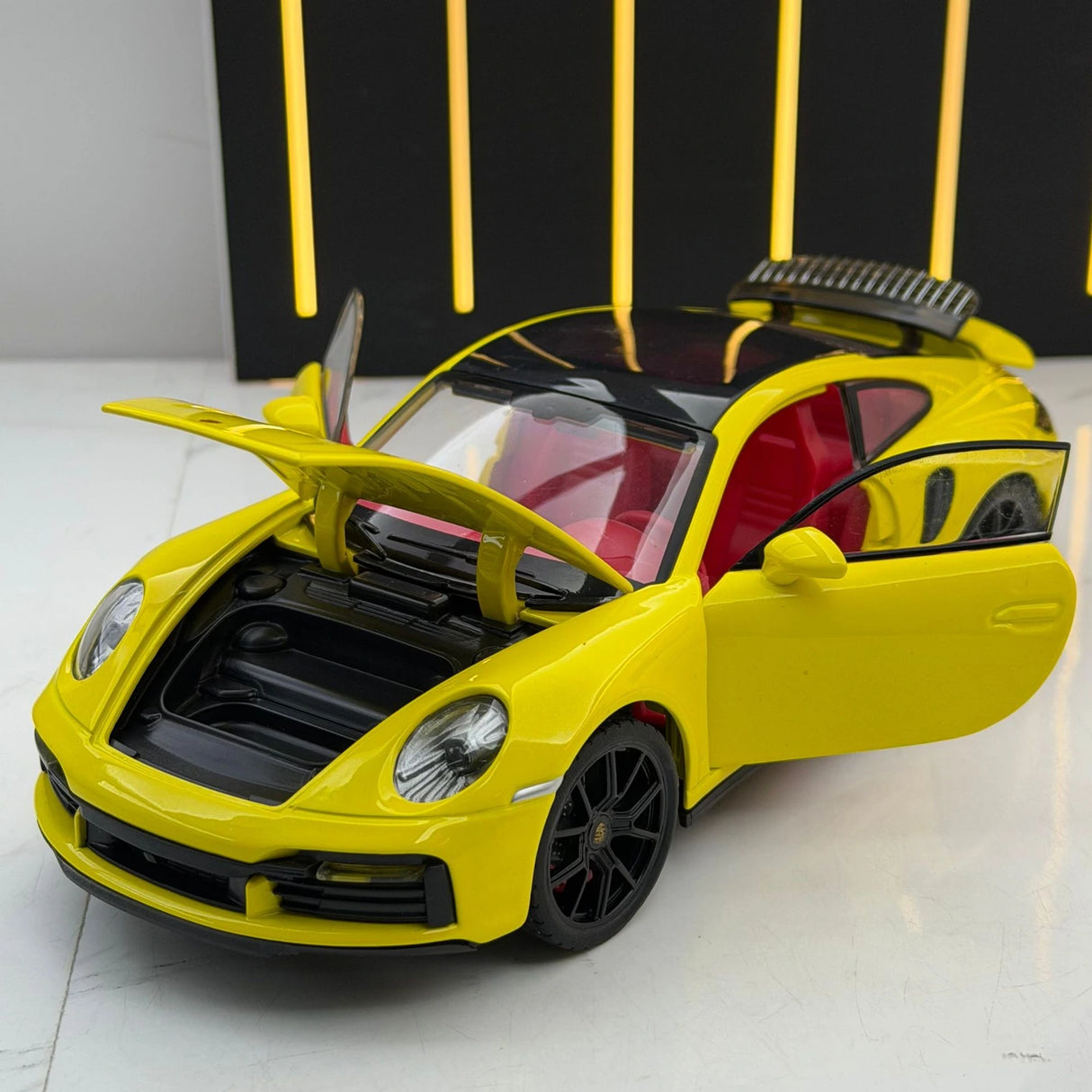 Porsche 2021 911 Turbo S geel 1:24 – diecast displaymodel