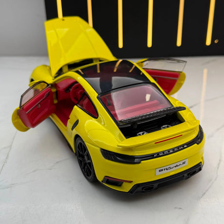 Porsche 2021 911 Turbo S geel 1:24 – diecast displaymodel