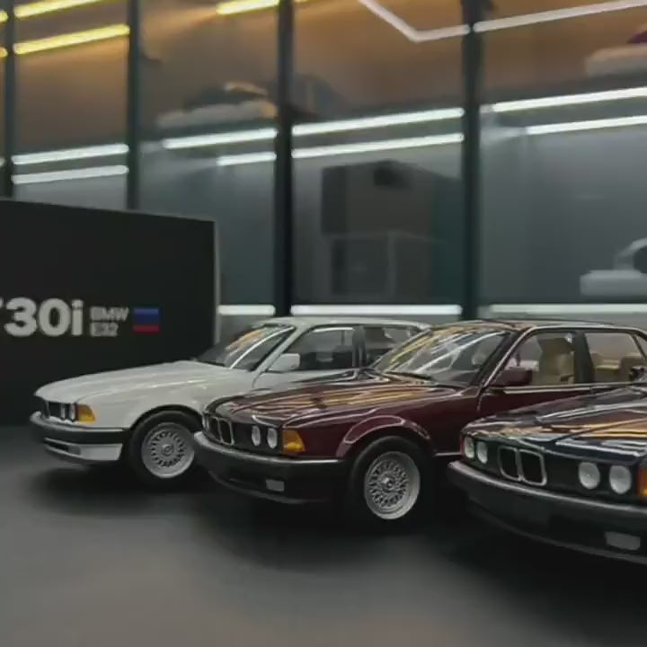 [Minichamps] 1:18 BMW 1986 E32 730i Blue Model Car