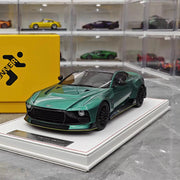 Runner Aston Martin 2023 Valour الأخضر 1:18 – مجسم سيارة من الراتنج للعرض والاقتناء