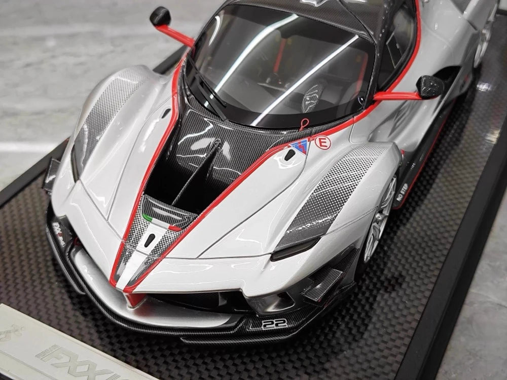 [Runner] 1:18 Ferrari 2018 FXX-K EVO Bianco Italia #22 Model Car Resin