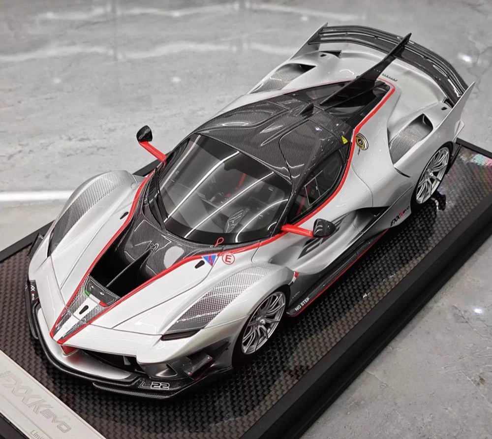 [Runner] 1:18 Ferrari 2018 FXX-K EVO Bianco Italia #22 Model Car Resin