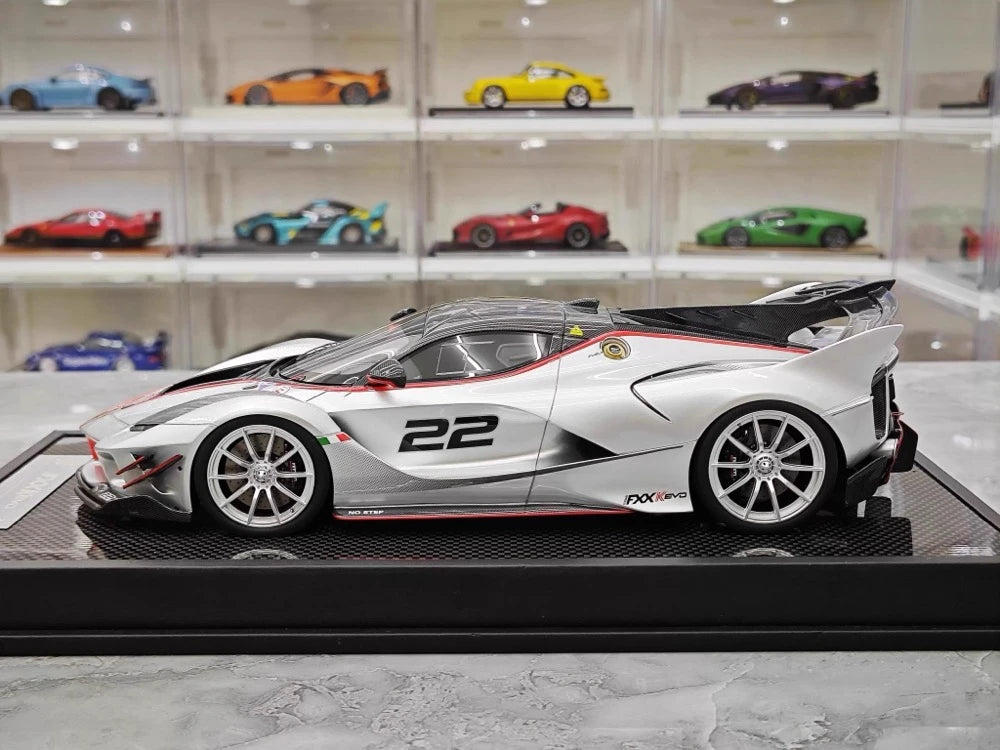 [Runner] 1:18 Ferrari 2018 FXX-K EVO Bianco Italia #22 Model Car Resin