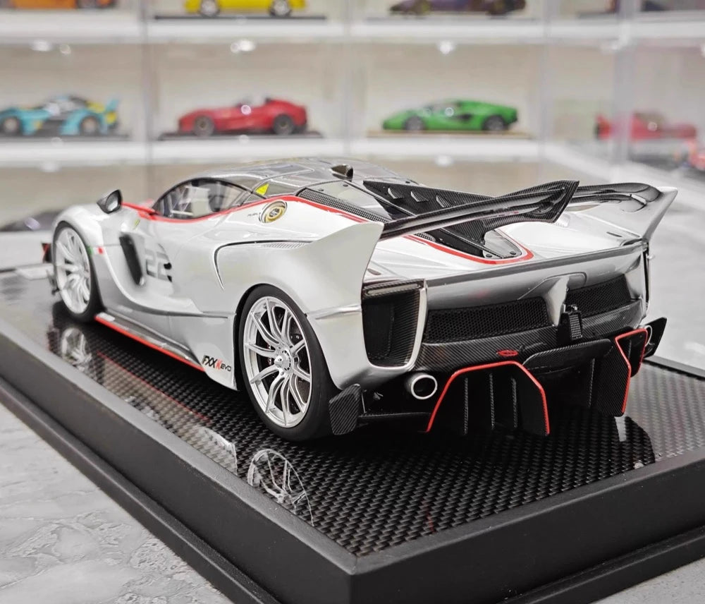 [Runner] 1:18 Ferrari 2018 FXX-K EVO Bianco Italia #22 Model Car Resin
