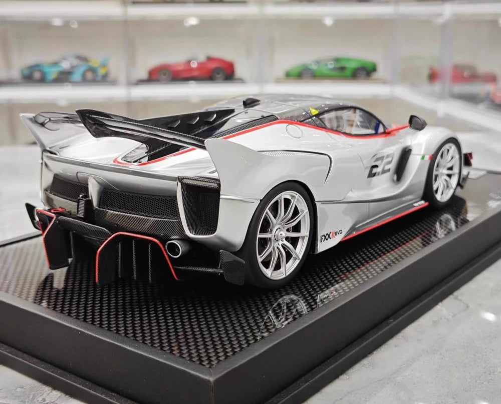 [Runner] 1:18 Ferrari 2018 FXX-K EVO Bianco Italia #22 Model Car Resin