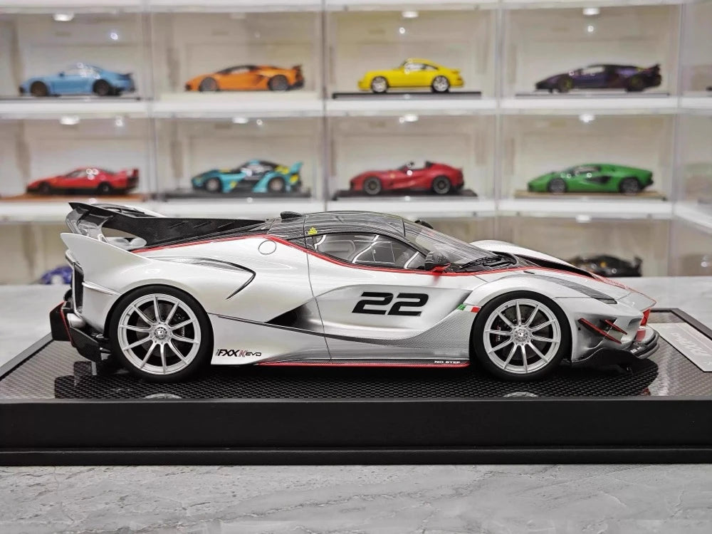 [Runner] 1:18 Ferrari 2018 FXX-K EVO Bianco Italia #22 Model Car Resin