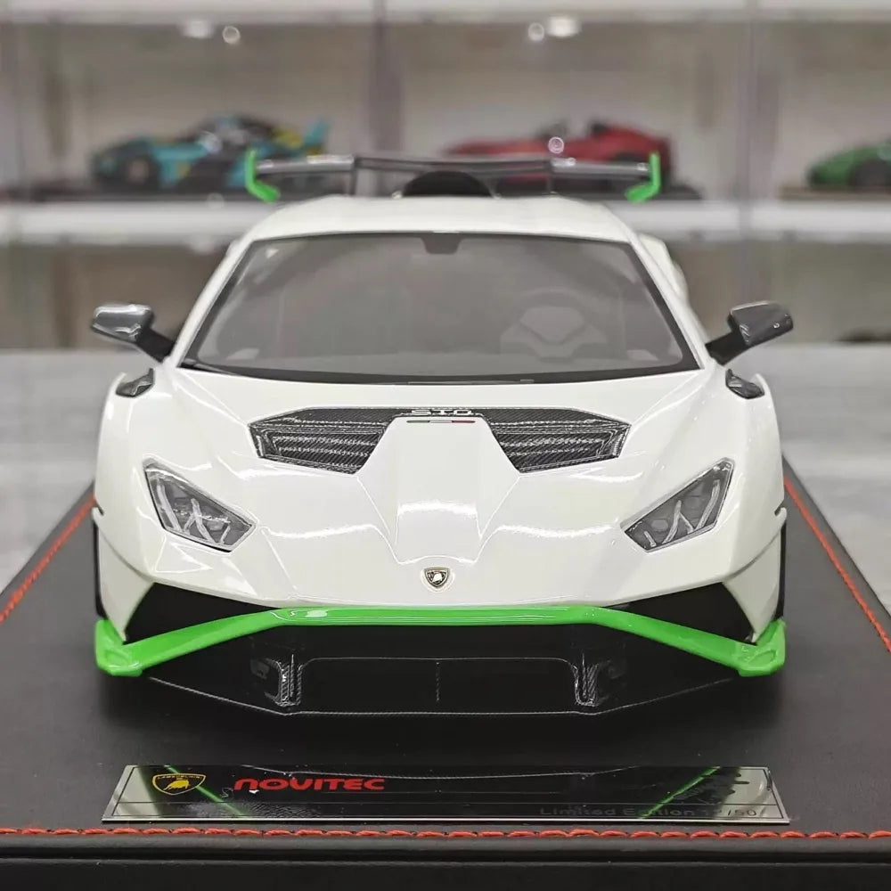 [Runner] 1:18 Lamborghini 2021 Huracan STO Novitec White Model Car Resin