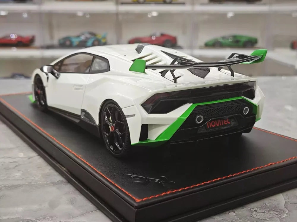 [Runner] 1:18 Lamborghini 2021 Huracan STO Novitec White Model Car Resin