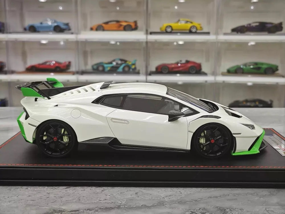 [Runner] 1:18 Lamborghini 2021 Huracan STO Novitec White Model Car Resin