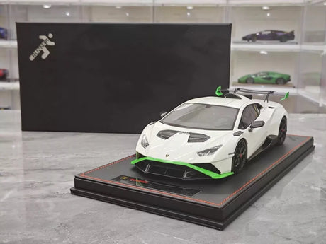 [Runner] 1:18 Lamborghini 2021 Huracan STO Novitec White Model Car Resin