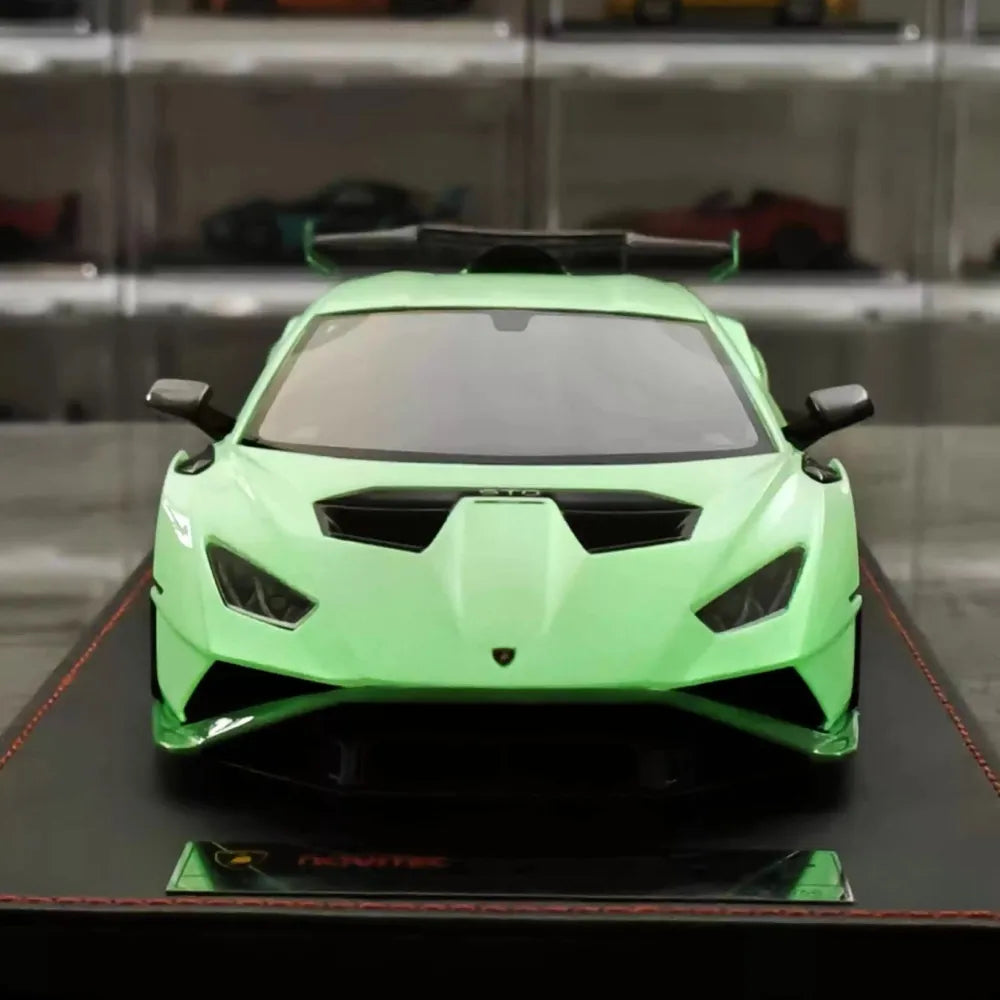 [Runner] 1:18 Lamborghini 2021 Huracan STO Novitec bianco modellino di auto resina