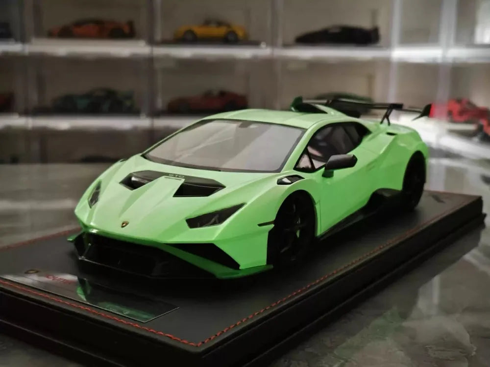 [Runner] 1:18 Lamborghini 2021 Huracan STO Novitec bianco modellino di auto resina