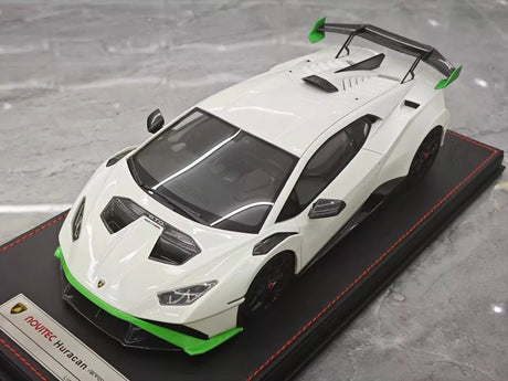 [Runner] 1:18 Lamborghini 2021 Huracan STO Novitec White Model Car Resin