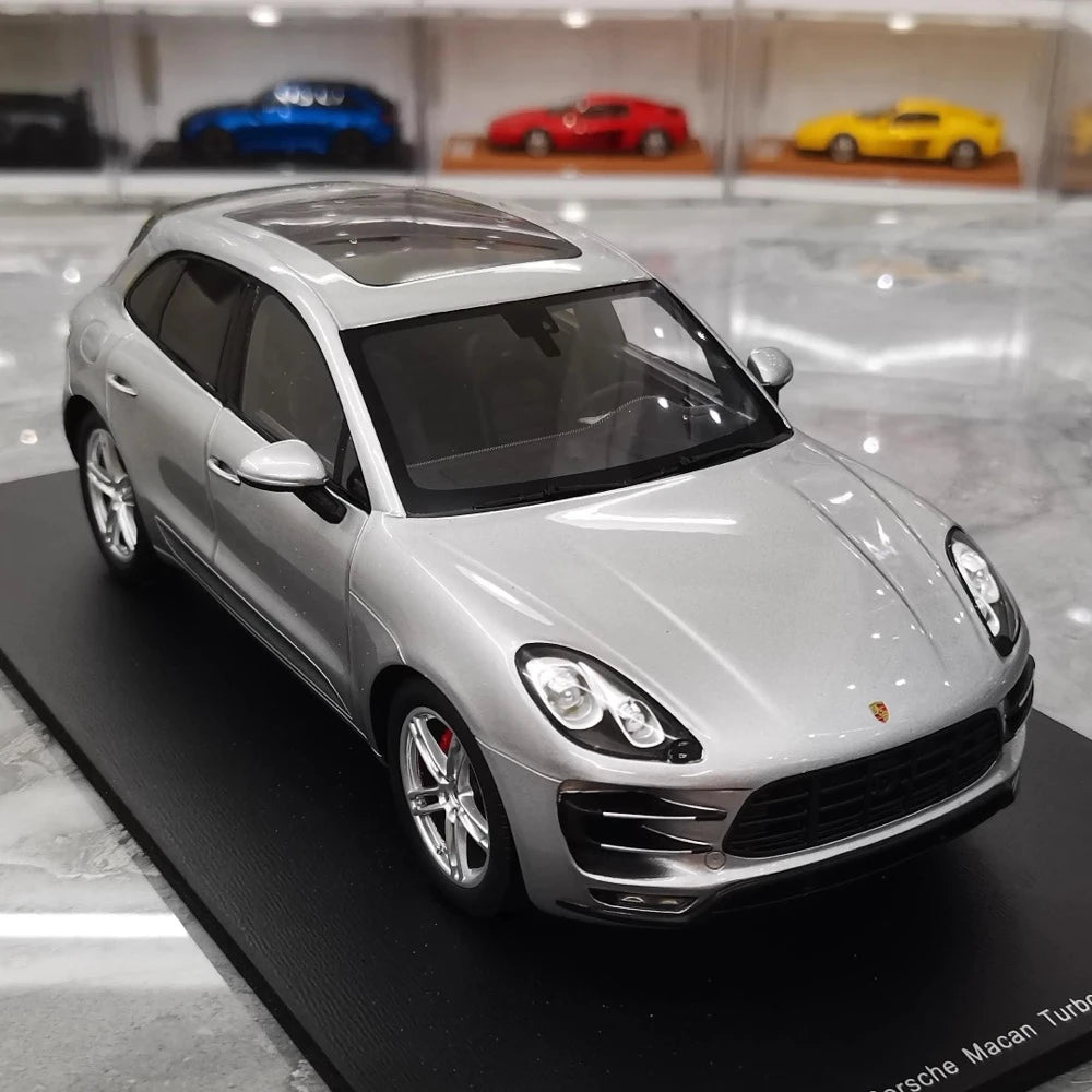 [Spark] 1:18 Porsche 2017 Macan Turbo Silver Model Car Resin