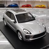 [Spark] 1:18 Porsche 2017 Macan Turbo Silver Model Car Resin