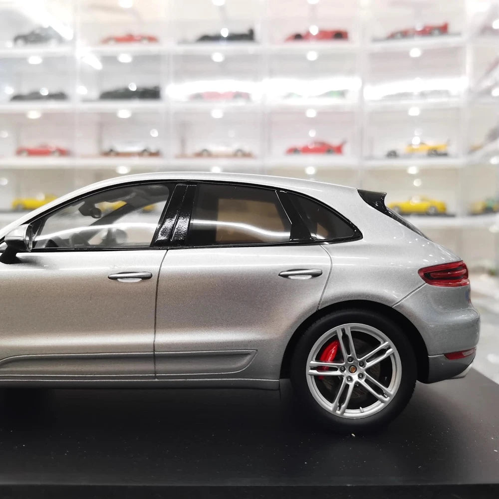 [Spark] 1:18 Porsche 2017 Macan Turbo Silver Model Car Resin