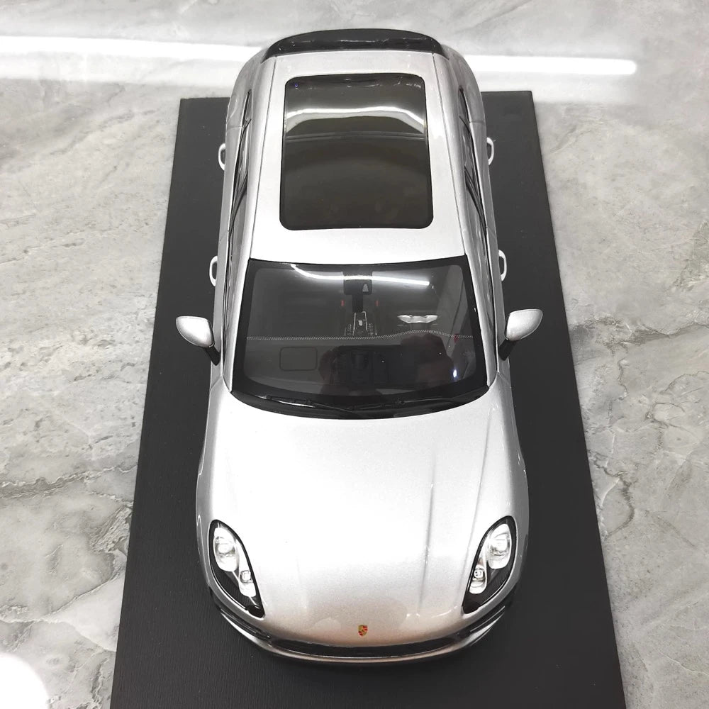 [Spark] 1:18 Porsche 2017 Macan Turbo Silver Model Car Resin